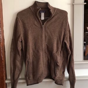 Men’s Patagonia full-length zip up. Size Medium.